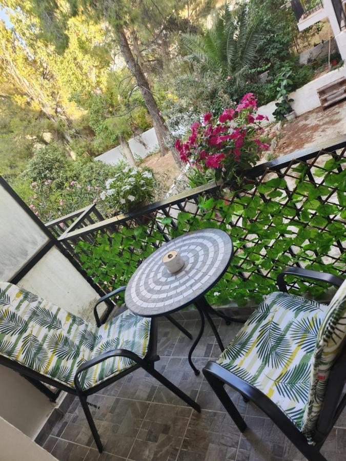 Small Luxury Apartment Anavyssos Bagian luar foto