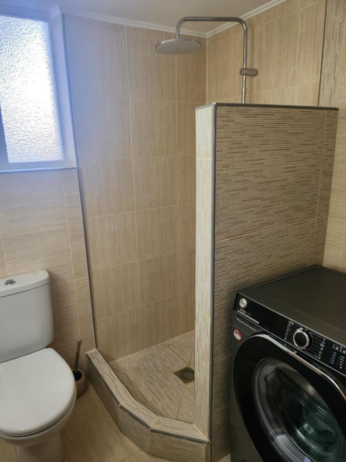 Small Luxury Apartment Anavyssos Bagian luar foto