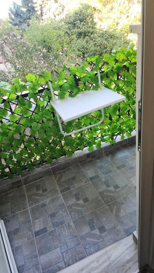 Small Luxury Apartment Anavyssos Bagian luar foto