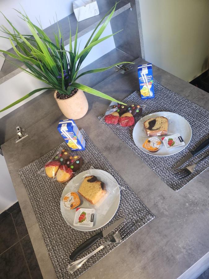 Small Luxury Apartment Anavyssos Bagian luar foto
