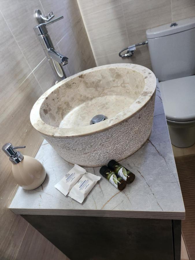 Small Luxury Apartment Anavyssos Bagian luar foto