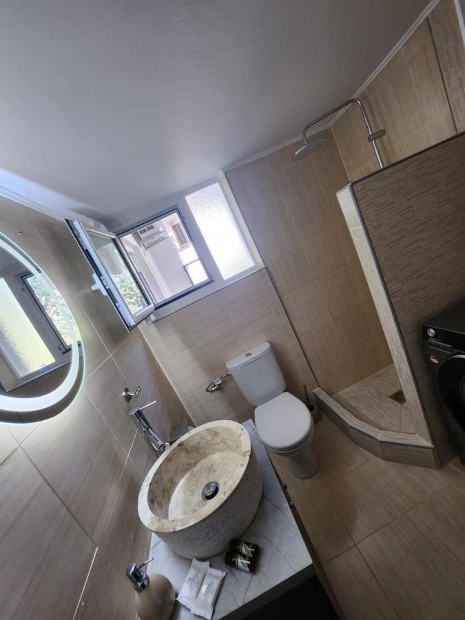 Small Luxury Apartment Anavyssos Bagian luar foto