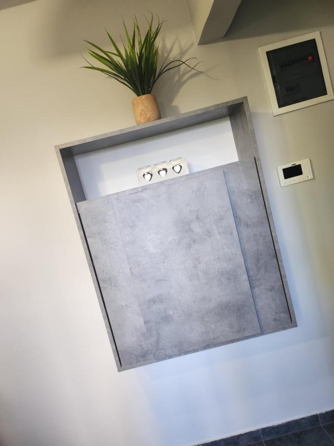 Small Luxury Apartment Anavyssos Bagian luar foto