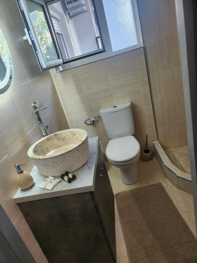 Small Luxury Apartment Anavyssos Bagian luar foto
