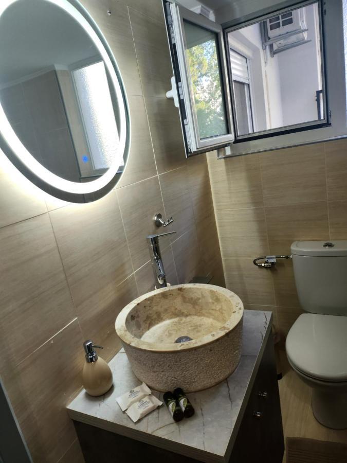 Small Luxury Apartment Anavyssos Bagian luar foto