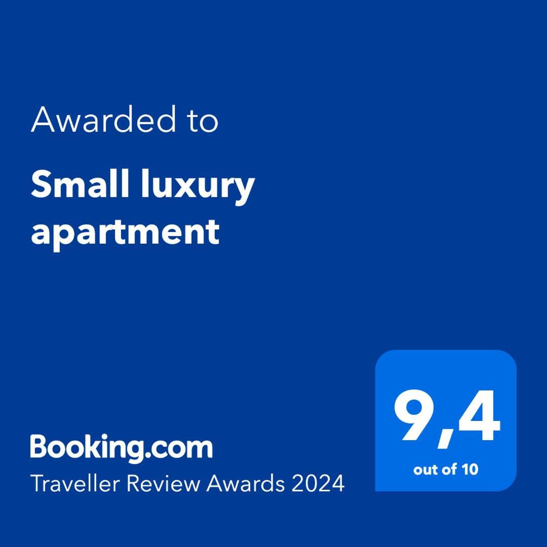 Small Luxury Apartment Anavyssos Bagian luar foto
